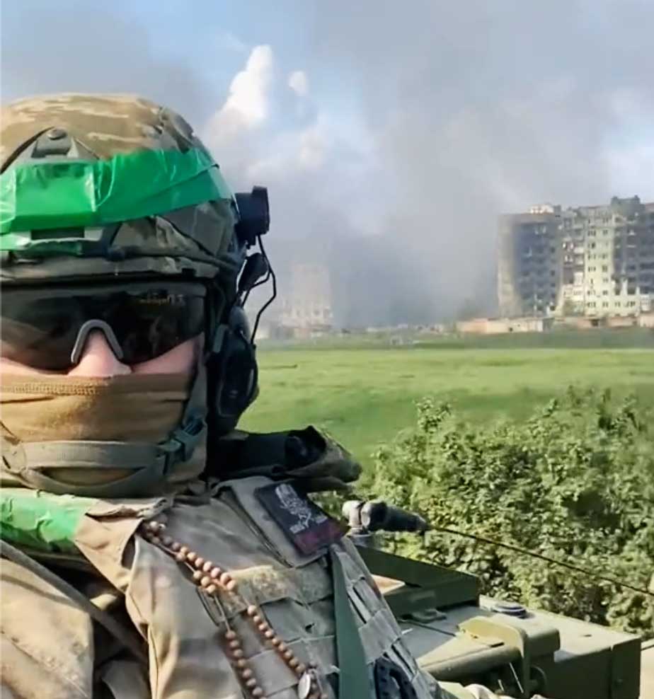 บุคลากรทางทหารของยูเครนทำงานใน Bakhmut